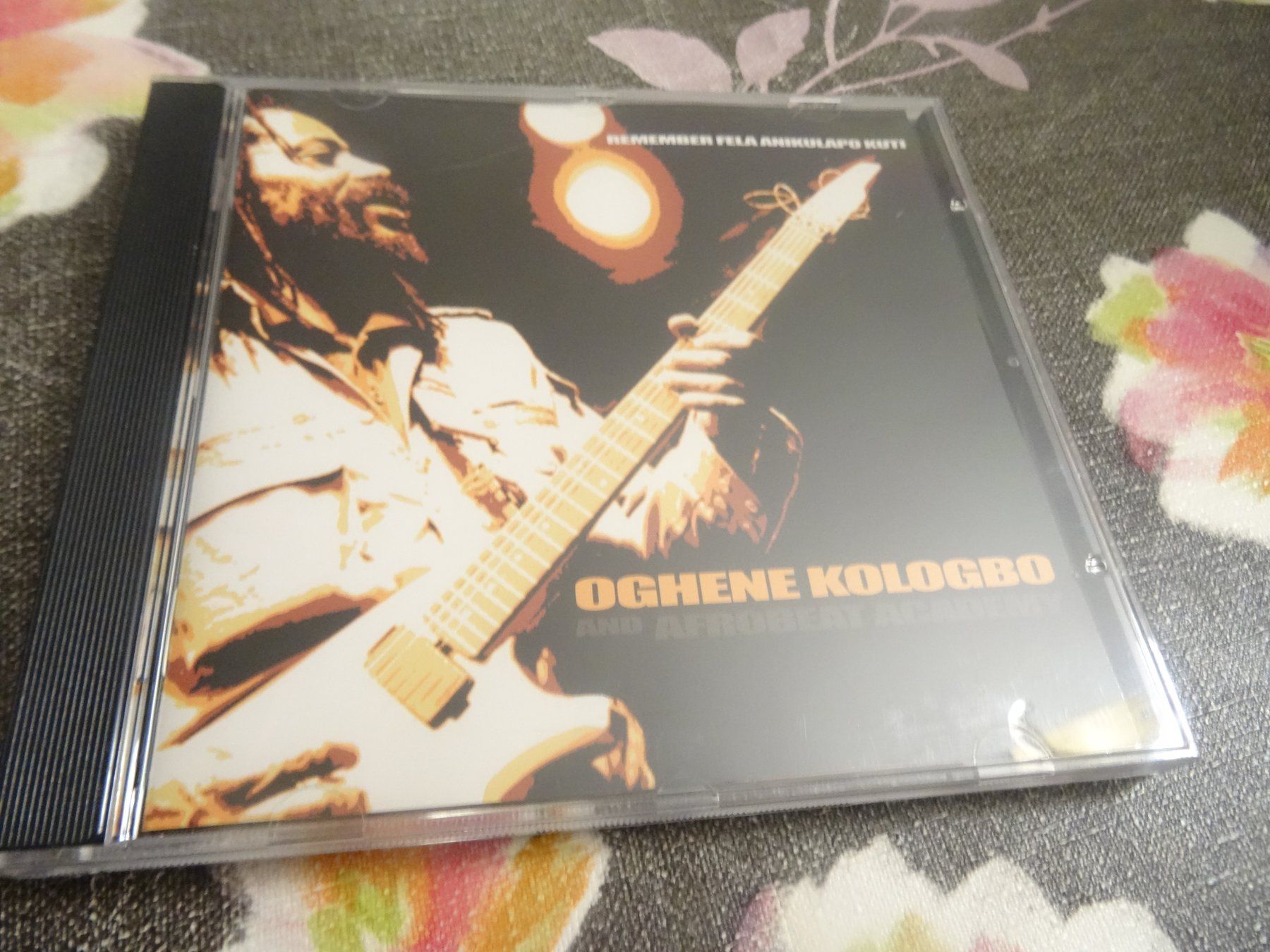 CD: Oghene Kologbo and Afrobeat Academy CD – Usato da Olten venduto da Disc-Ausverkauf