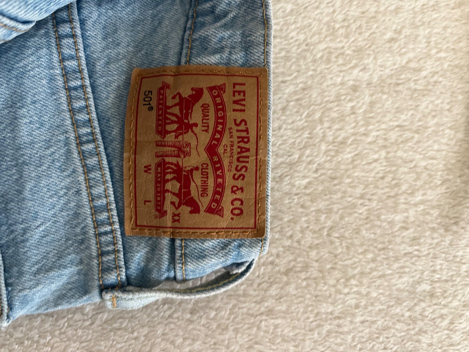 Levi's Jeans: NEUE Levi's 501 Jeans W28 L28 – Nuovo (secondo la descrizione) da Wettingen venduto da Andi_95 2