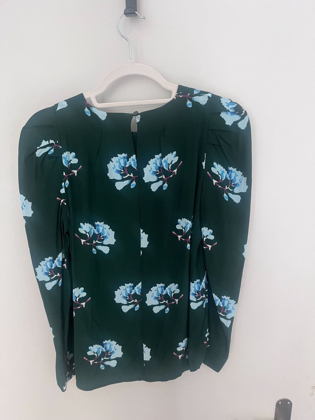 Maje Camicette: Maje blouse, dark green with light blue flowers – Nuovo (secondo la descrizione) da Zürich venduto da kry_85p7 1