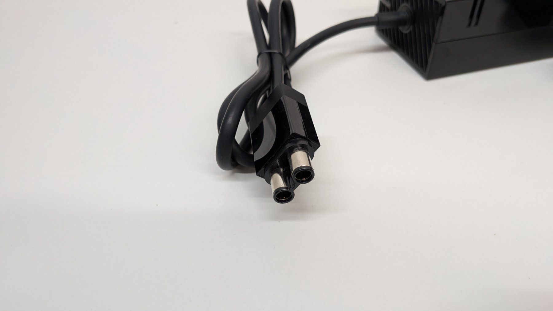 Microsoft Câbles: Original Xbox One Netzteil / Power Supply – D'occasion à Menziken par mame18 1