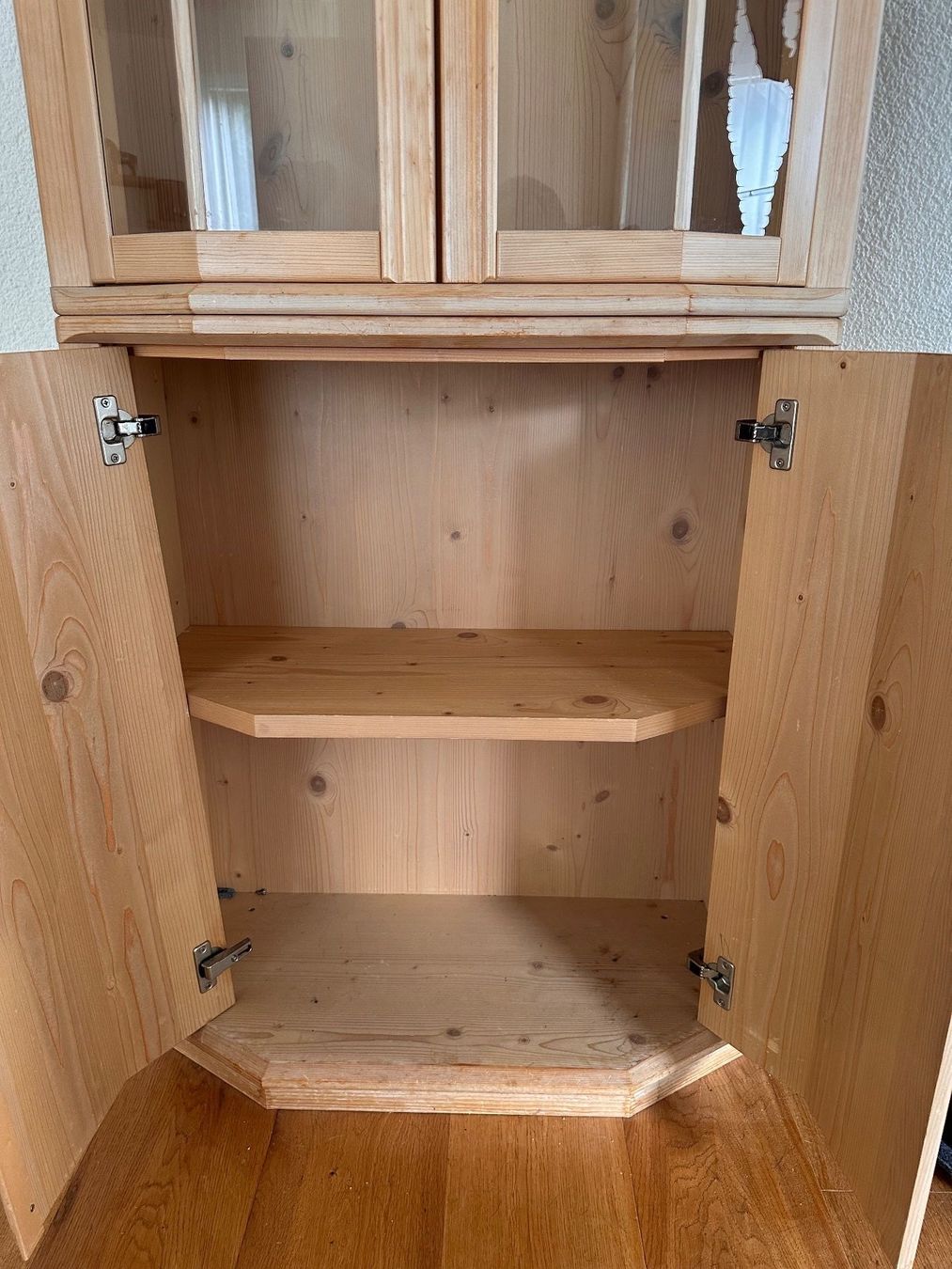 Armadi: Vollholz Vitrine/Schränkchen – Usato da Neuheim venduto da linwei 1