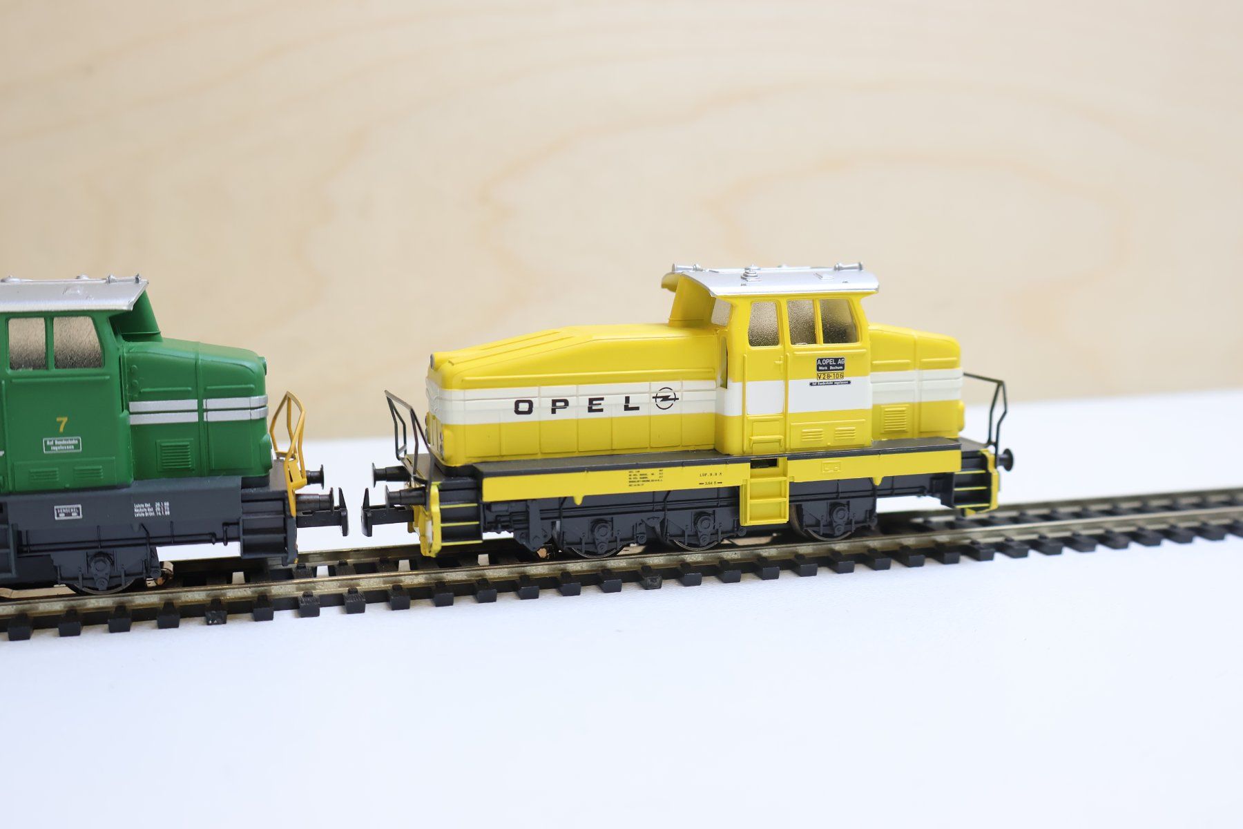Märklin Modelleisenbahnen: Märklin 2 x Rangierlok Modern - AC Digital H0 – Gebraucht aus Winterthur von Monstera 5
