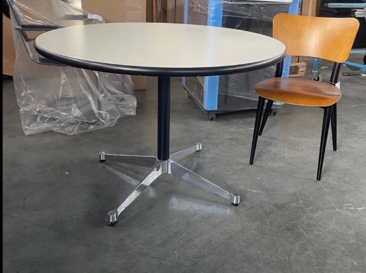 Eames Tische: Original Ray & Charles Eames dining Table – Gebraucht aus Zürich von bar_kl8j 1