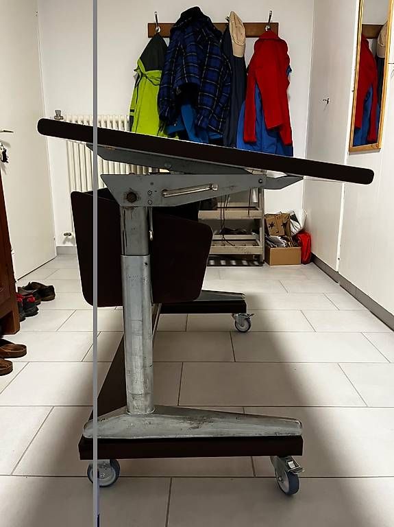 Schreibtische: Bureau sur roulettes – Gebraucht aus Albeuve von joh_hs6n 1