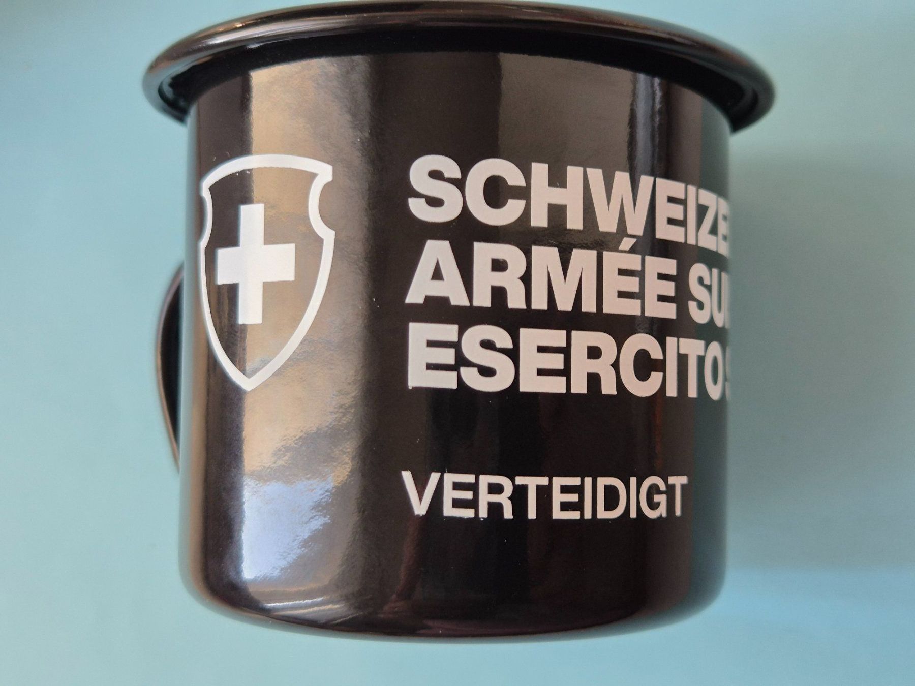 Tazze: Tasse Schweizer Armee 2 dl schwarz – Nuovo e nell'imballaggio originale da Seewen SZ venduto da SuperpumaDisplayTeam