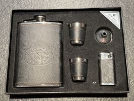 Flachmann Edelstahl + 2 Schnapsbecher + Feuerzeug