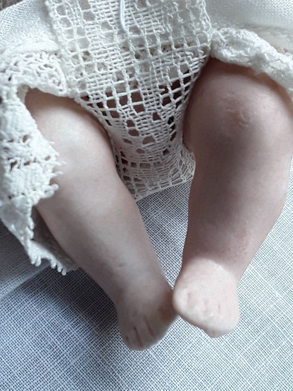 Puppen: Porzellan Bübchen in bemalter Box – Gebraucht aus Zürich von gutsan 8