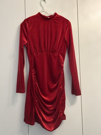 Rotes Samtkleid, Grösse L, perfekt für die Festtage!