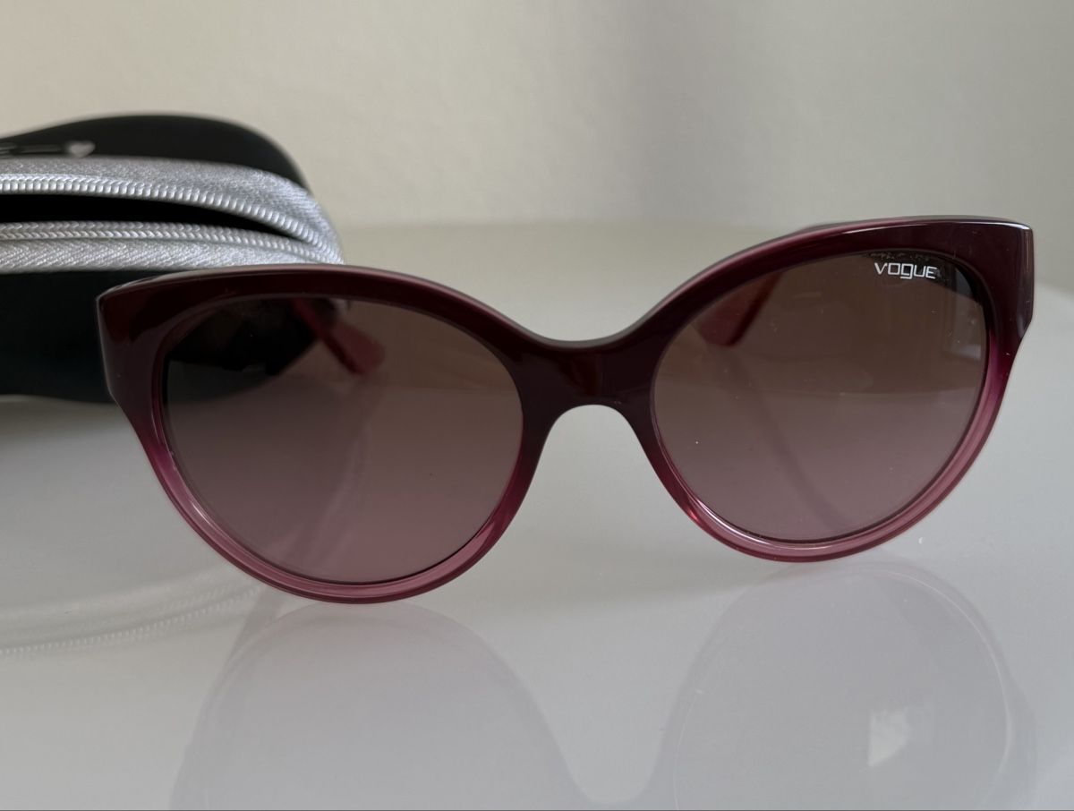 Vogue Brillen & Gläser: Lunettes de soleil VOGUE – Gebraucht aus Cressier FR von Kvito4ka