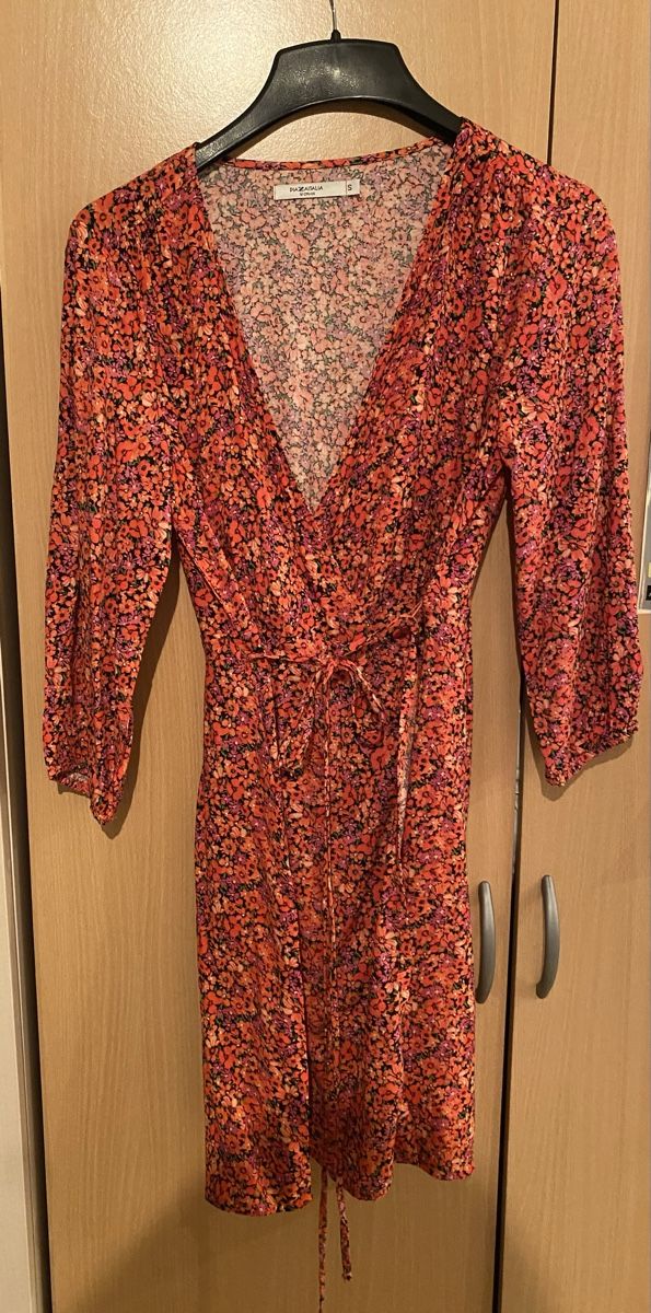 Kleider: Robe – Neu (gemäss Beschreibung) aus St-Légier-Chiésaz von lea_6k5s