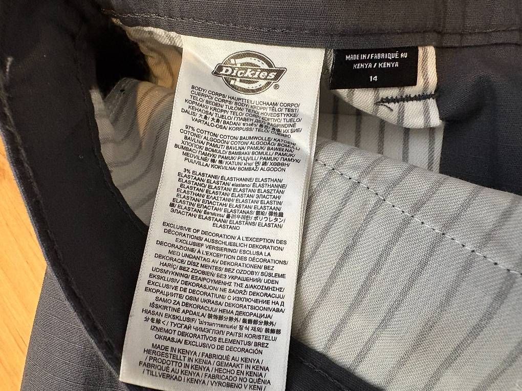 Dickies Pantaloni: Neu: Dunkelgraue Dickies-Shorts Gr. S – Nuovo (secondo la descrizione) da Willisau venduto da ani_gtk8 3
