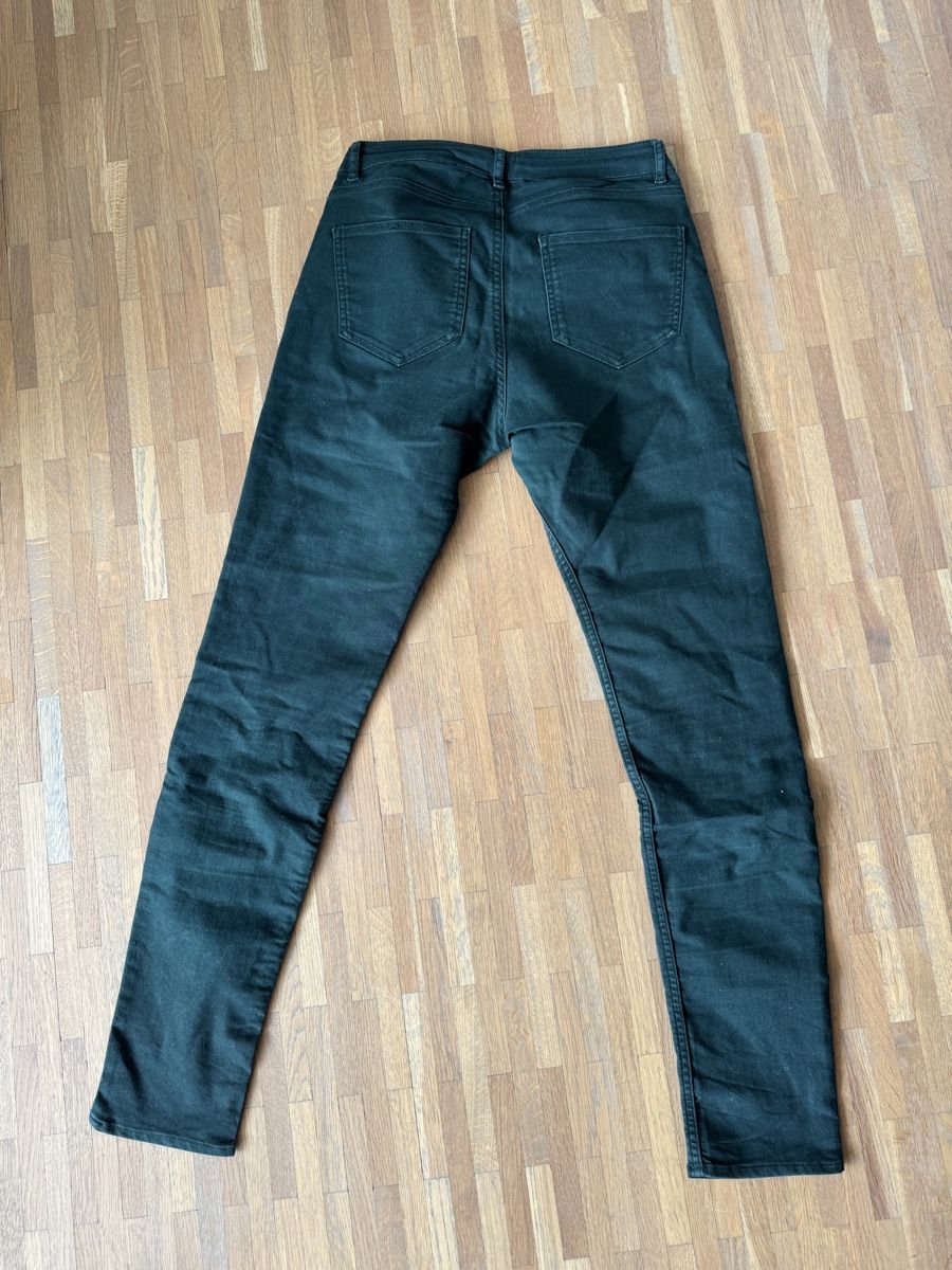 H&M Jeans: Jeans dunkelgrün EUR 38 – Gebraucht aus Münsingen von sam_528s 1