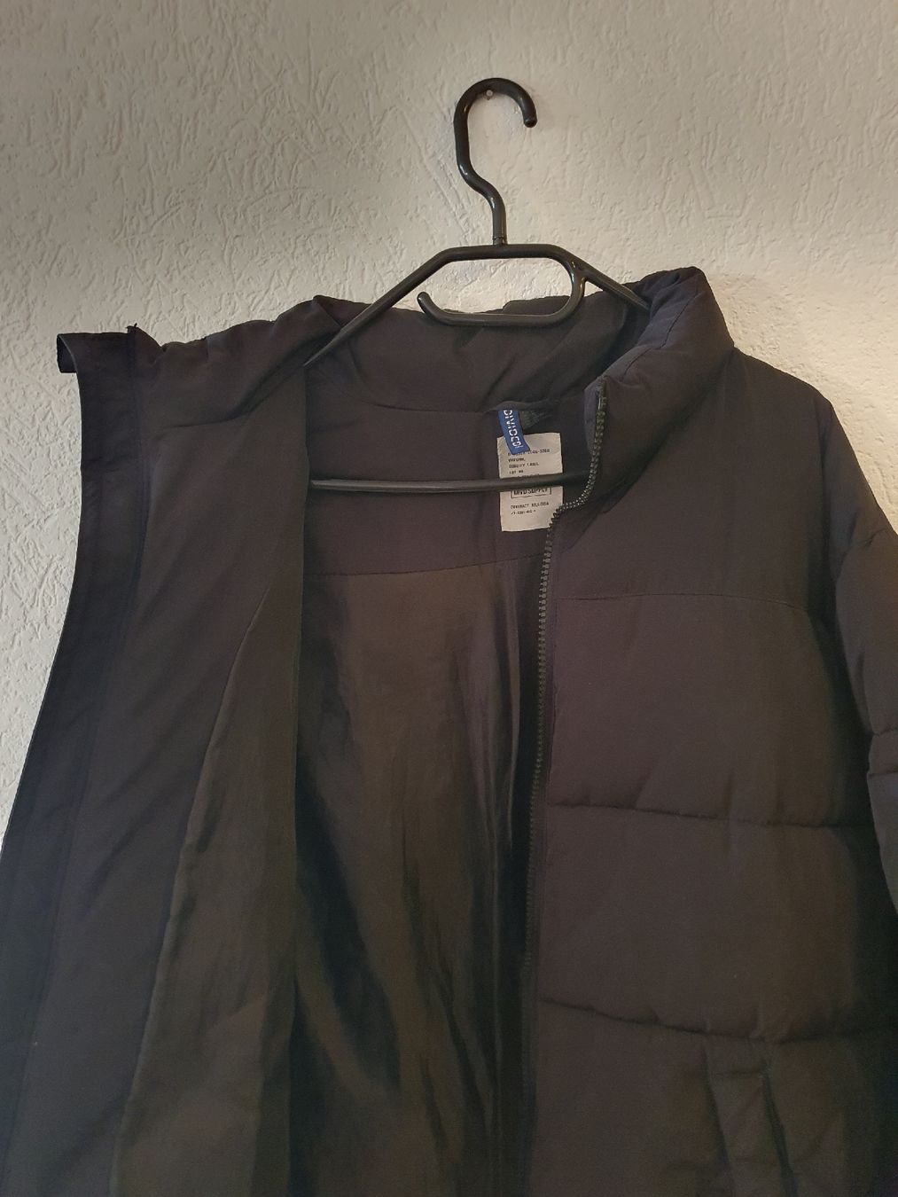 H&M Giacche: Schwarze Pufferjacke Divided - Grösse XL – Usato da Bern venduto da dom_7xqs 3