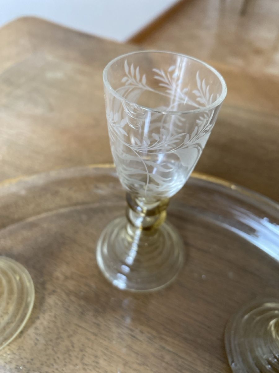 Set di piatti: Glaskaraffen-Schnapsglas Set – Usato da Luzern venduto da Gustav-33 6