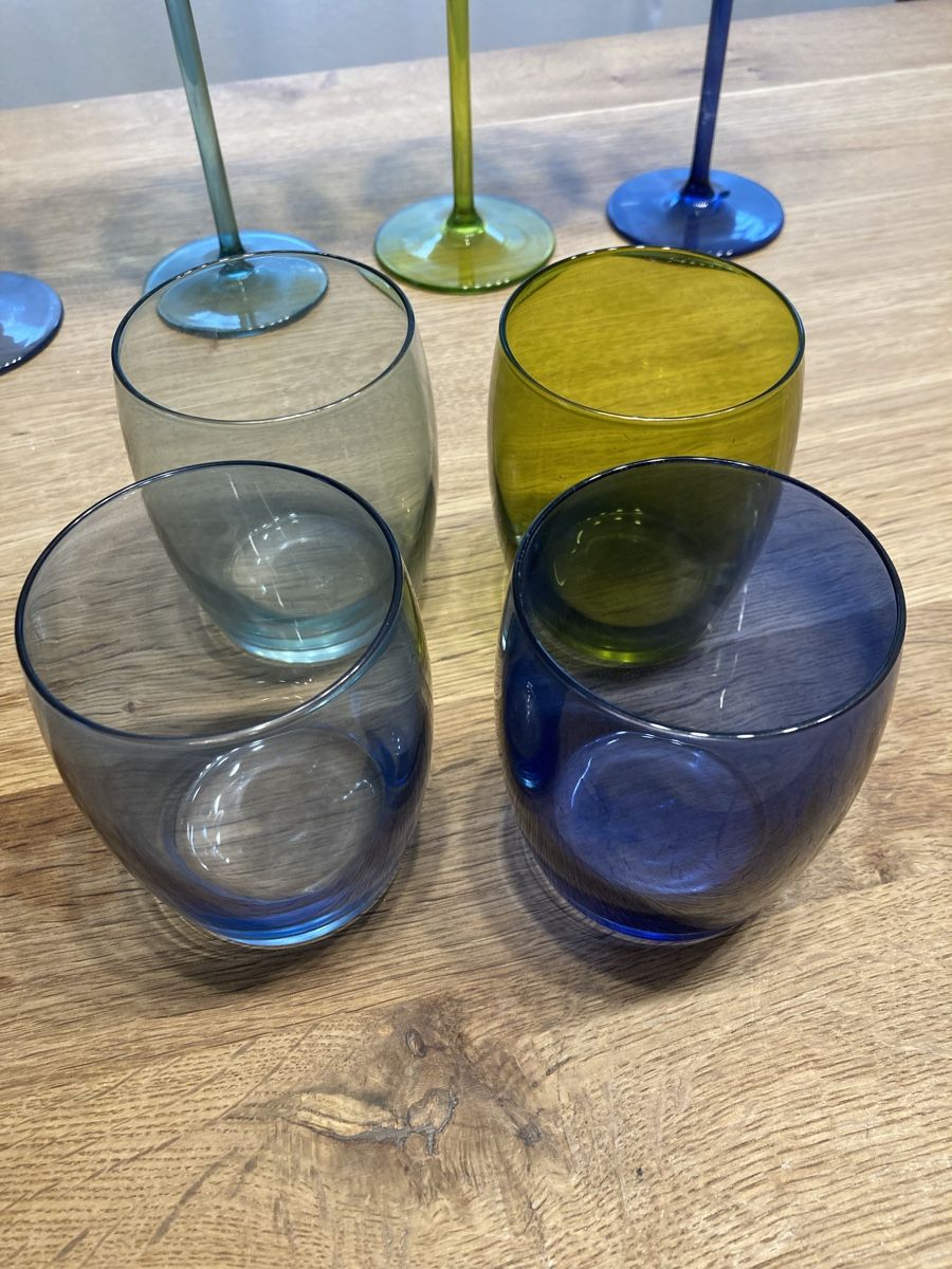 Gläser: Farbiges Gläser Set - 4 Weingläser, 4 Wassergläser – Gebraucht aus Sarmenstorf von ramoeneli 1