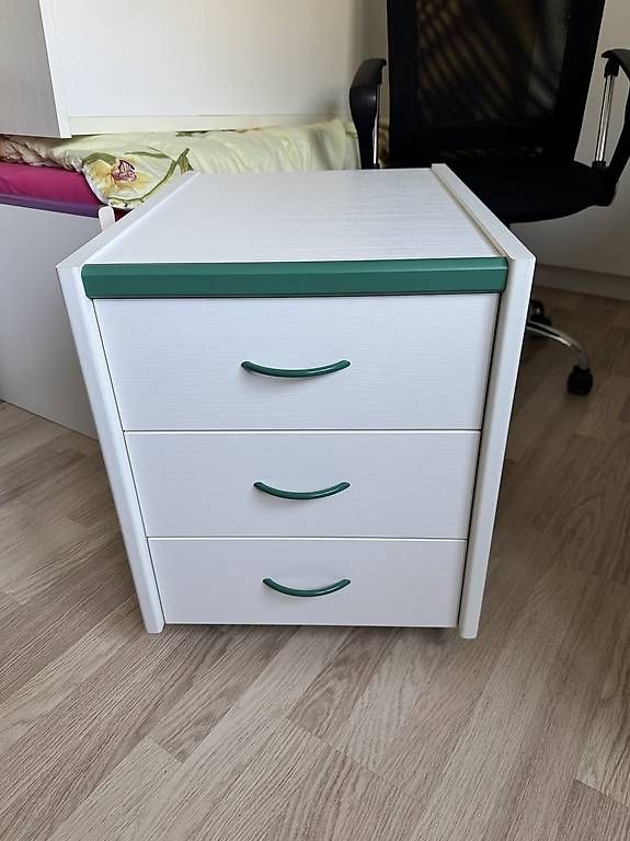 Schreibtische: Bureau complet avec chaise  – Gebraucht aus Vétroz von wouwou 1