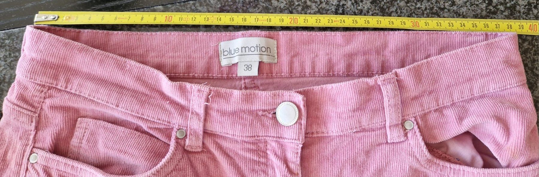 Pantaloni: Pantalon velours rose taille 38 – Usato da Epalinges venduto da Ozili 3