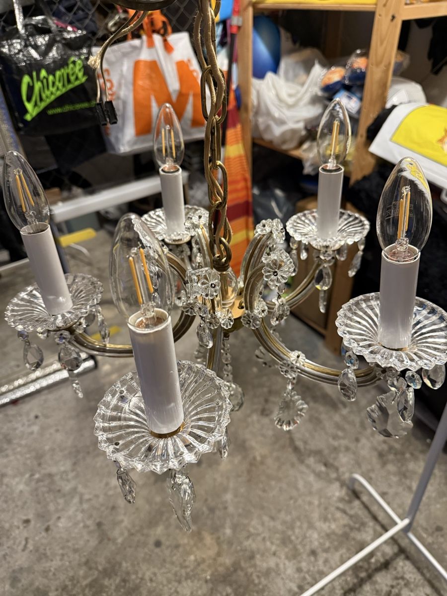 Lampadari & plafoniere: Schöner Kronleuchter aus Kristallglas – Usato da Benglen venduto da Dubai1234 3