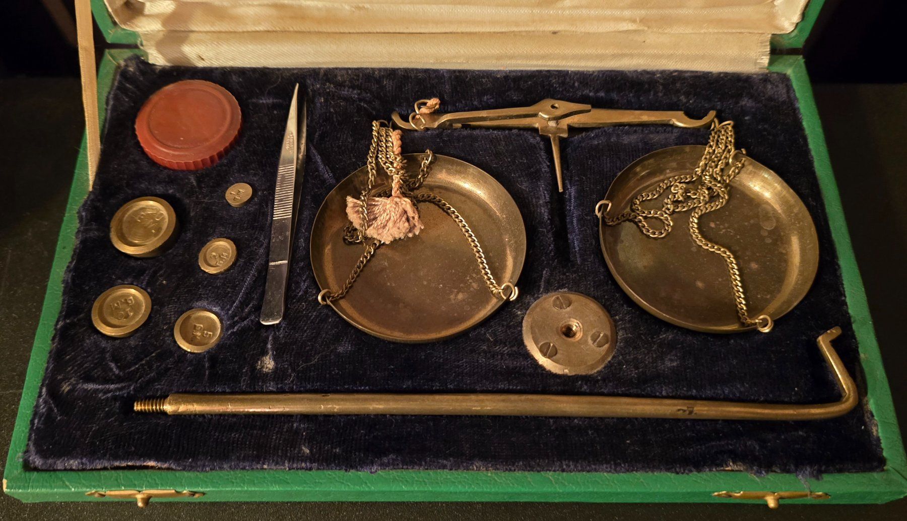 Matériel de laboratoire: Antike Feingold - Apothekerwaage – D'occasion à Herzogenbuchsee par Numis25 1