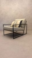 Moderner Lounge Sessel mit schwarzem Metallgestell