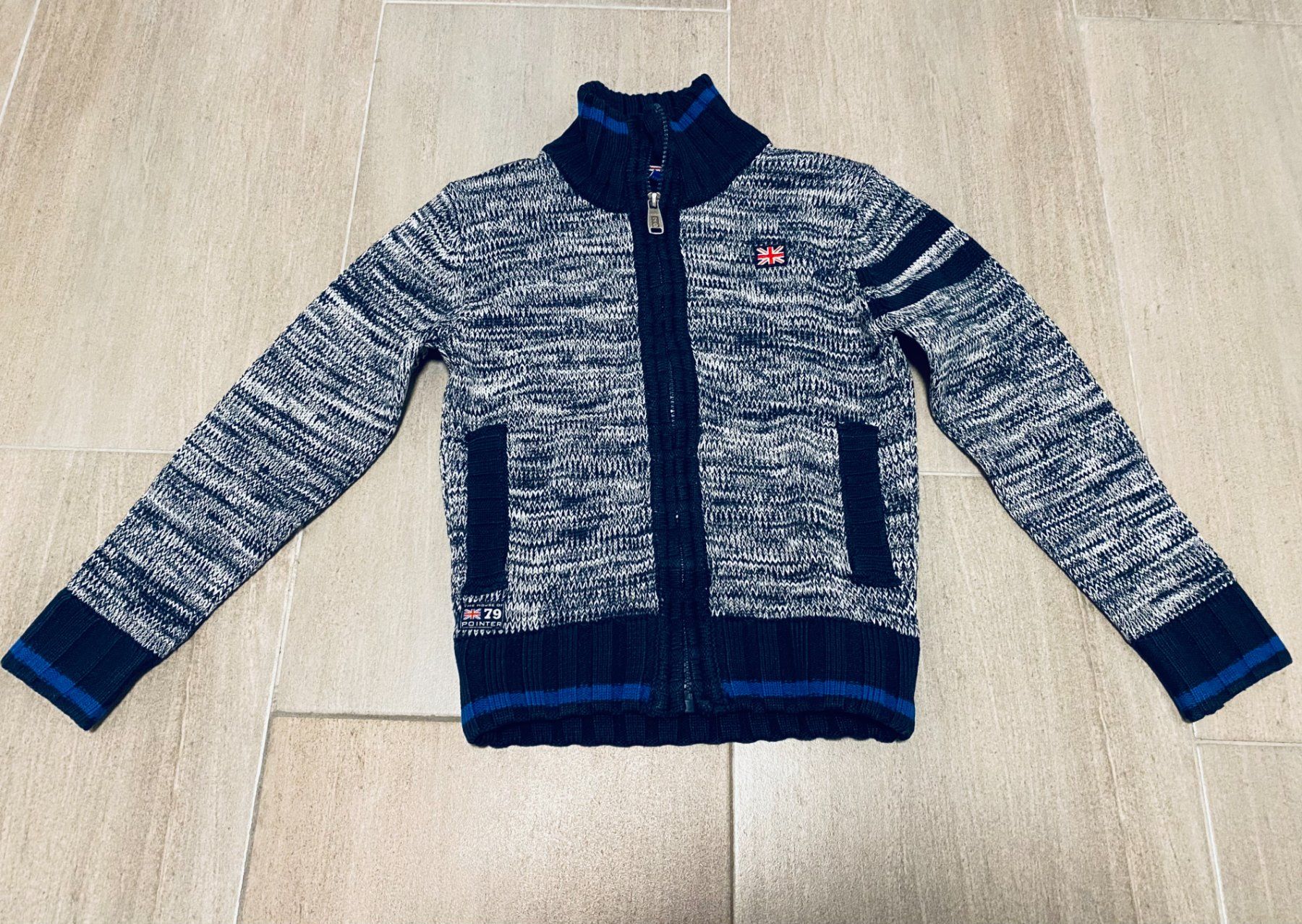 H&M Lotti & Set di vestiti: Lot pulls et chemises enfant - 122/128 – Usato da Clarmont venduto da sil_59s9 3