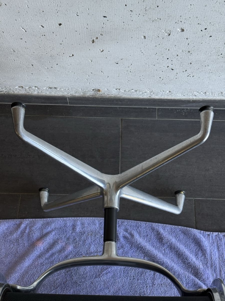 Eames Sedie: Vitra Eames Aluminium Chair EA 106 2/3 – Usato da Ulisbach venduto da Mithrandirr 4