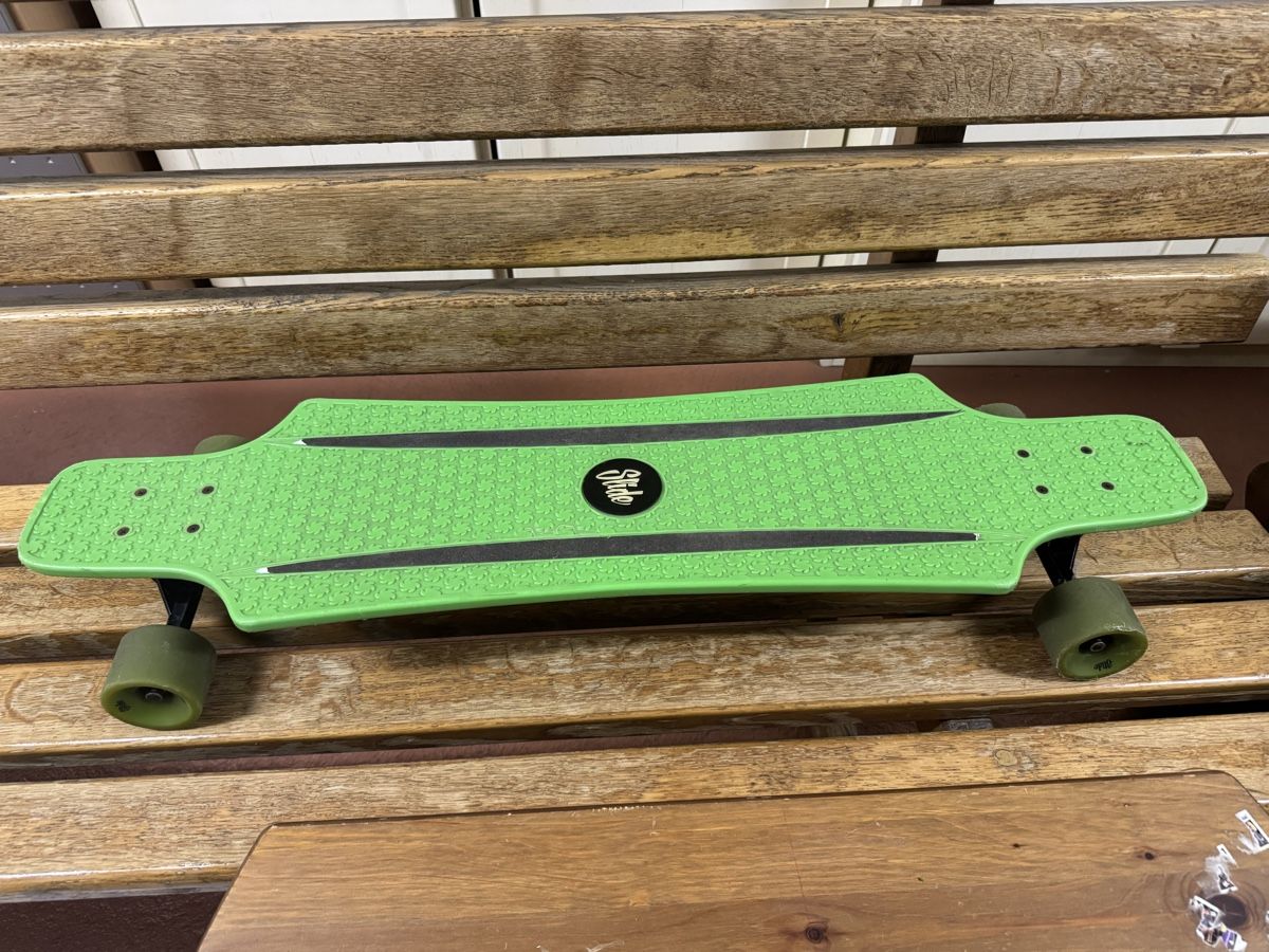 Skateboards: Longboard grün – Gebraucht aus Hitzkirch von JungClaudio