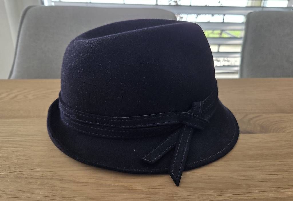 Chapeaux, bonnets & casquettes: Schwarzer Hut (Grösse M) – Neuf avec emballage d'origine à Herisau par lia17 3