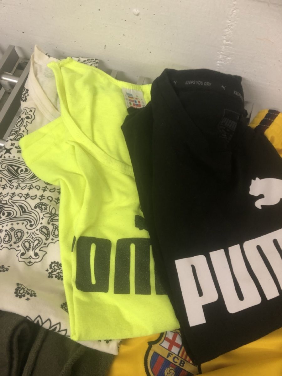 Lotti & Set di vestiti: Hosen und T Shirts – Nuovo (secondo la descrizione) da urdorf venduto da L1227 4