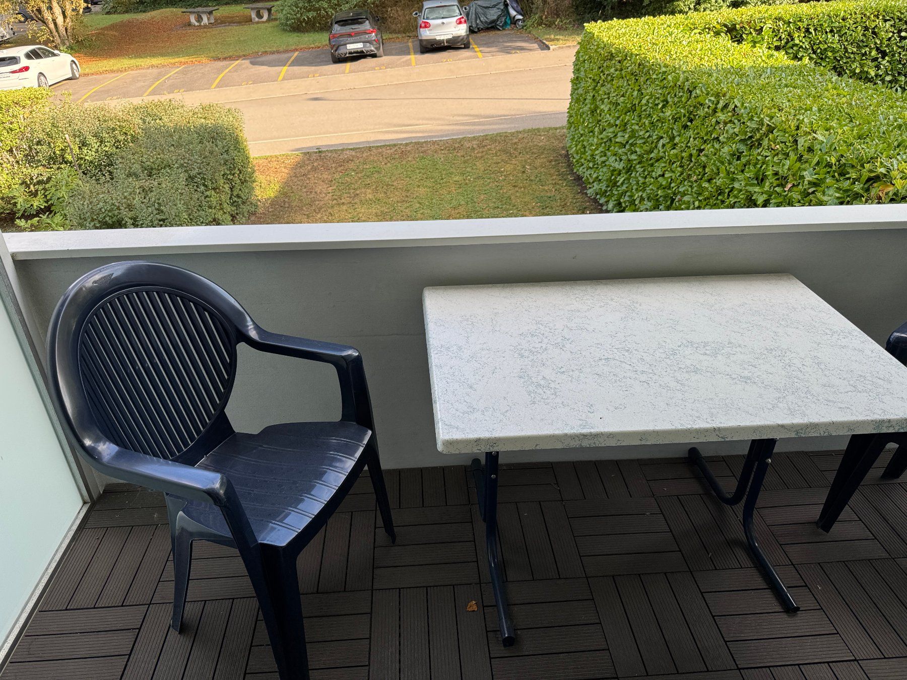 Set di tavolo e panche: Balkontisch plus zwei Stühle – Usato da Stäfa venduto da koopjesnu