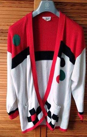 Strickjacke mit zwei Seitentaschen in Grösse S