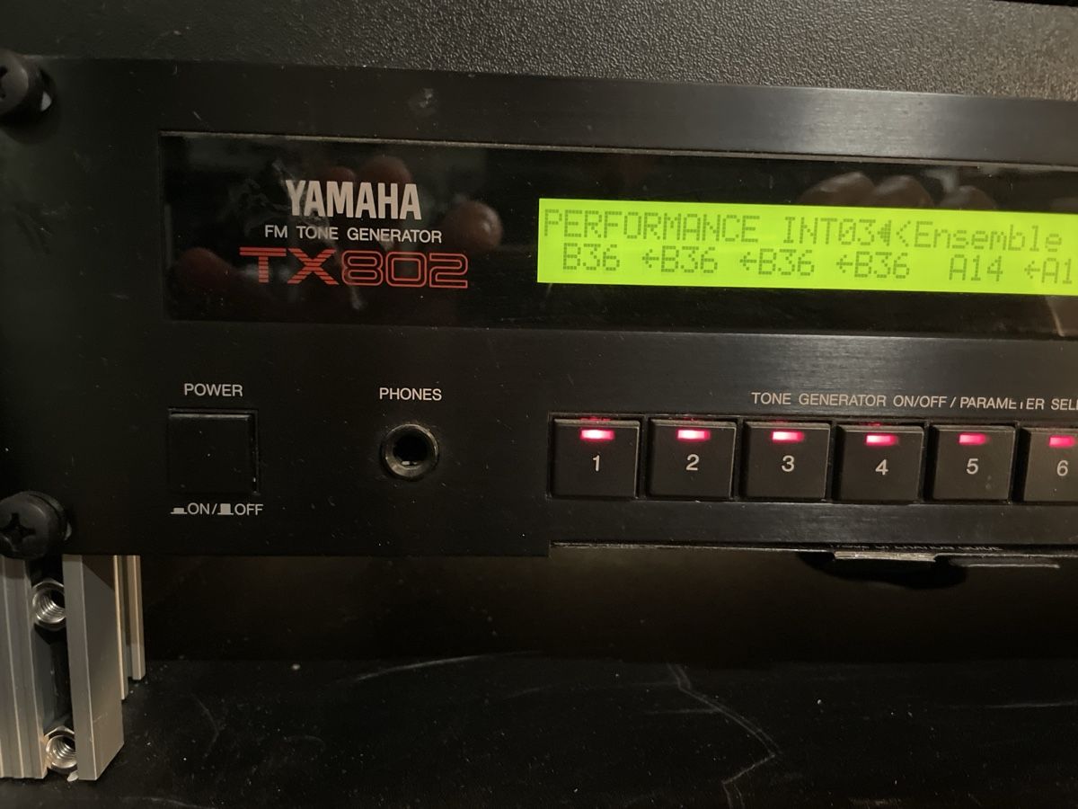 Yamaha Instruments de musique: Yamaha Tx802 - FM Legende – D'occasion à Tüscherz-Alfermée par schneider_rl4
