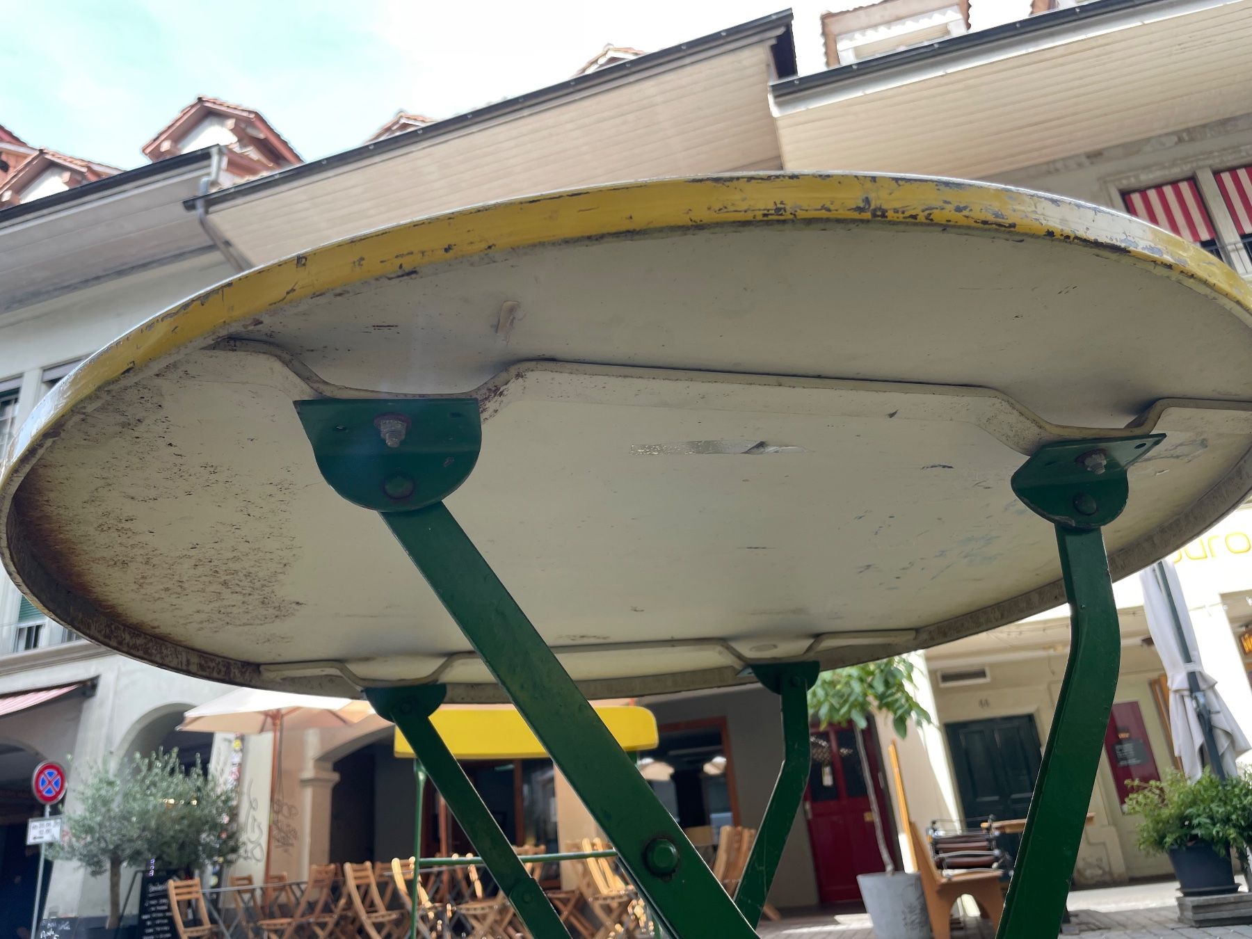 Tischset: Vintage Bistro Tisch mit Stühlen – Gebraucht aus Biel/Bienne von Rothar 4