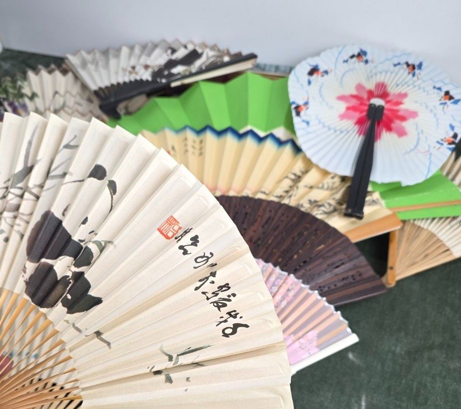 Tutte le decorazioni: Sammlung von 15 traditionellen chinesischen Fächern – Usato da Flums venduto da Flumsantik