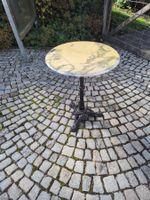 Bistrotisch mit Marmorplatte und Gusseisenfuss rund