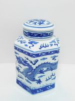 Chinesische Kunst - Vase aus blauem und weißem Porzellan.