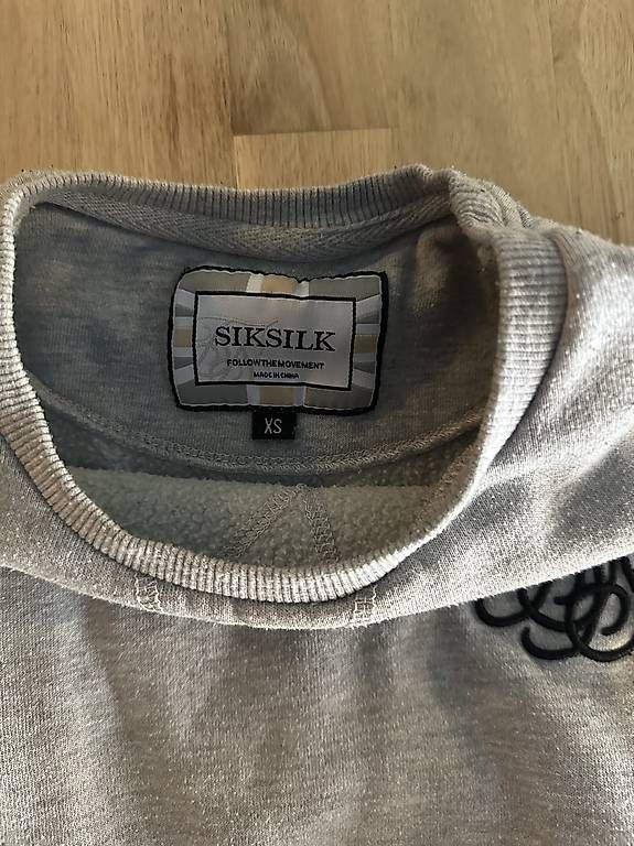 Pulls & Sweat-shirts: Siksilk Pullover XS – D'occasion à Interlaken par raphael26 1