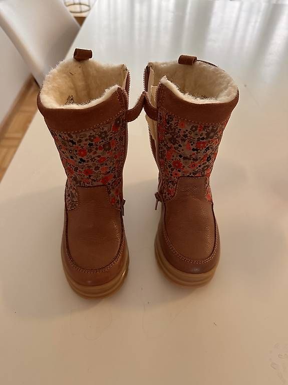 Scarpe per ragazze: Kinderstiefel mit Blumenmuster  NEU  – Usato da Neuenhof venduto da lpa_j6rr 1