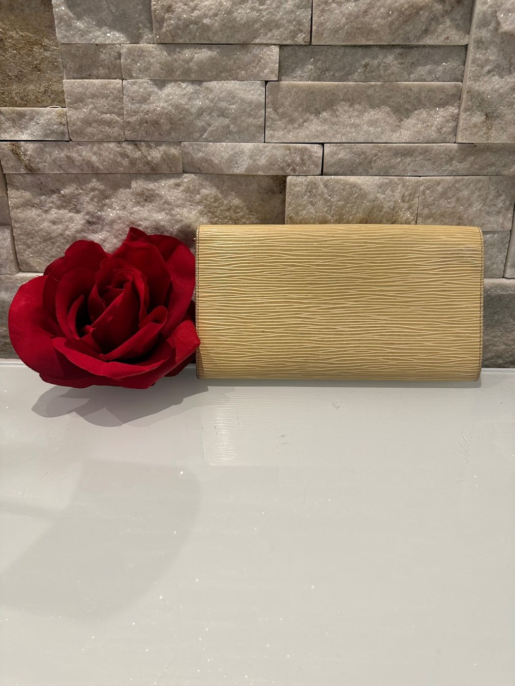 Louis Vuitton Portemonnaie: Louis Vuitton Long Wallet Epi - Nr. 843 – Gebraucht aus Hittnau von LuxAndMore 2
