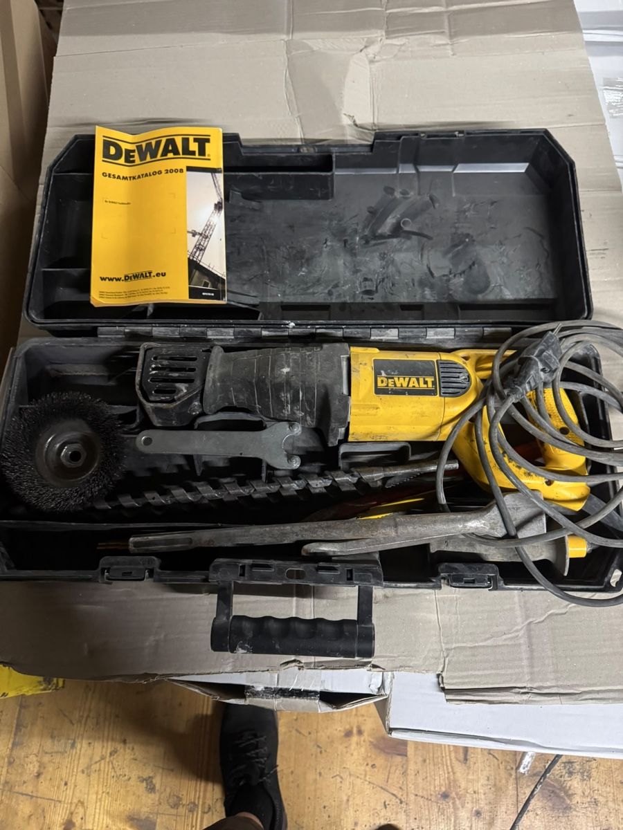 Dewalt Bohrmaschinen: DeWalt Spitzhammer  – Gebraucht aus Gwatt (Thun) von louisgafner