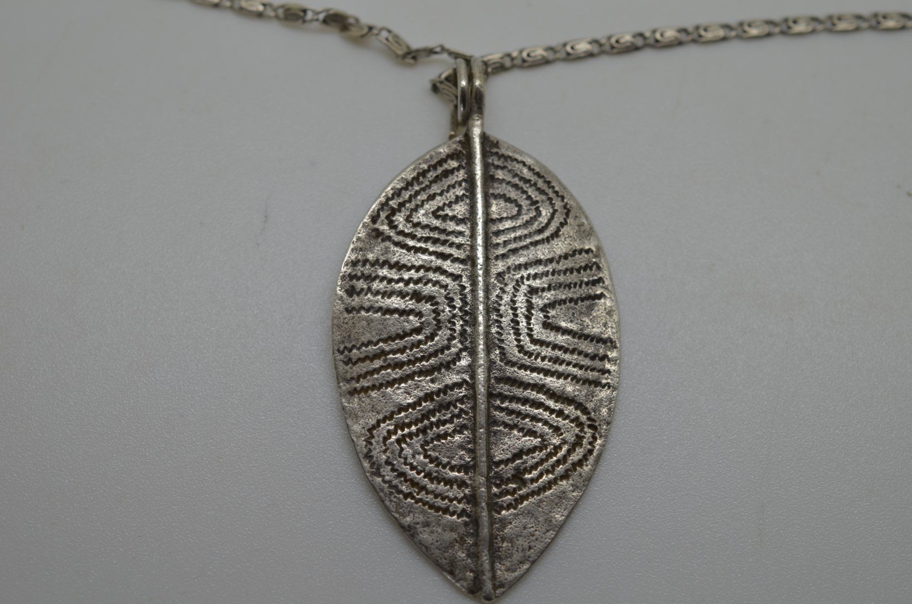 Anhänger: Collier argent 925 avec 1 pendentif feuille 8.3 grammes – Gebraucht aus La Croix (Lutry) von OMEGA07