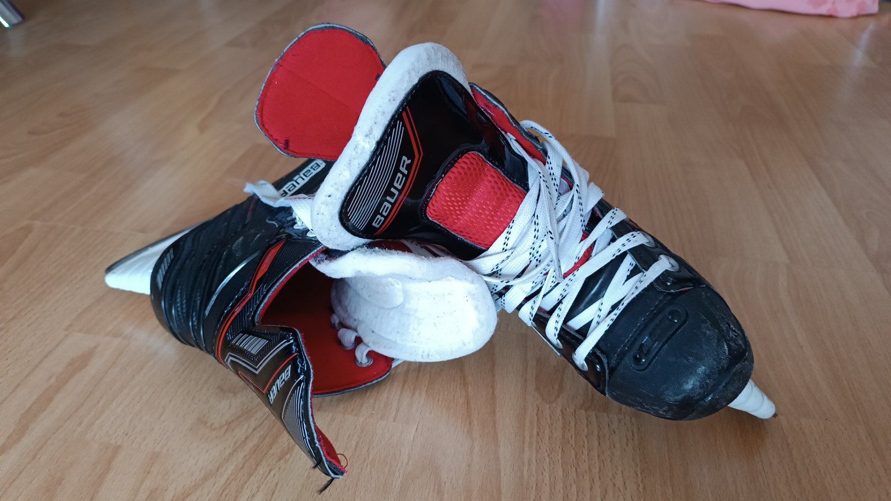 Pattini da ghiaccio: BAUER / Eishockey / Schlittschuhe / Gr 32-33 – Usato da Flims Dorf venduto da ali_8n8q 4