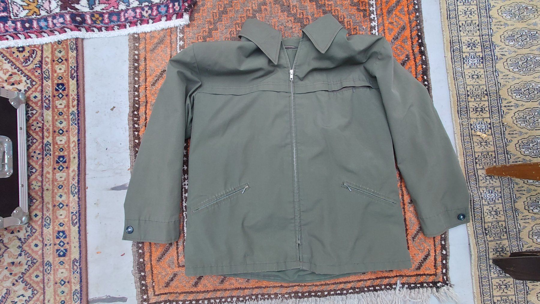 Vestes: Secondhand Jacke mit Kaputze Grösse 52 (M) – D'occasion à Wittenbach par Aberanders