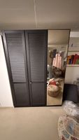 Dreiteiliger Kleiderschrank