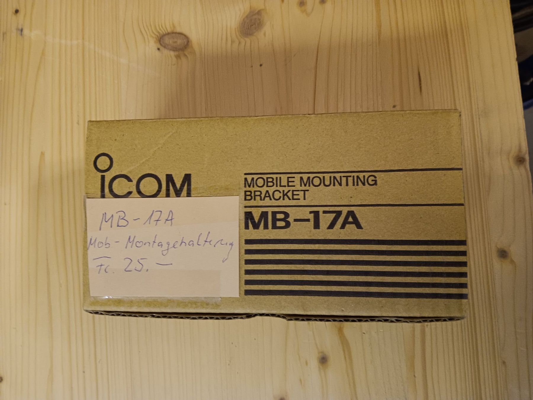 Icom Radiocomunicazione: Icom MB-17A  mobile Montagehalterung – Nuovo e nell'imballaggio originale da Olten venduto da hb9tpu 1
