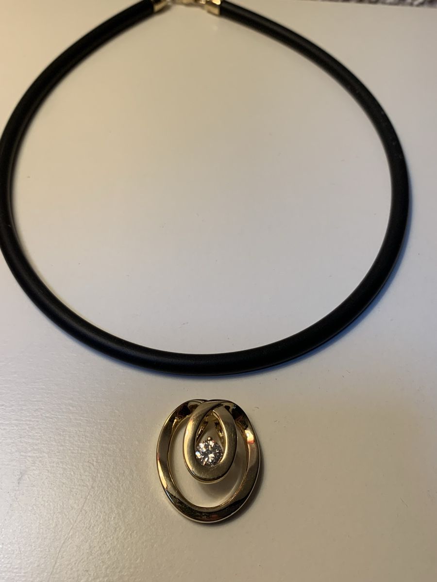 Pierre Lang Catenine: Pierre Lang Anhänger mit Orginal Kautschukkette – Usato da Nunningen venduto da mochflo 5