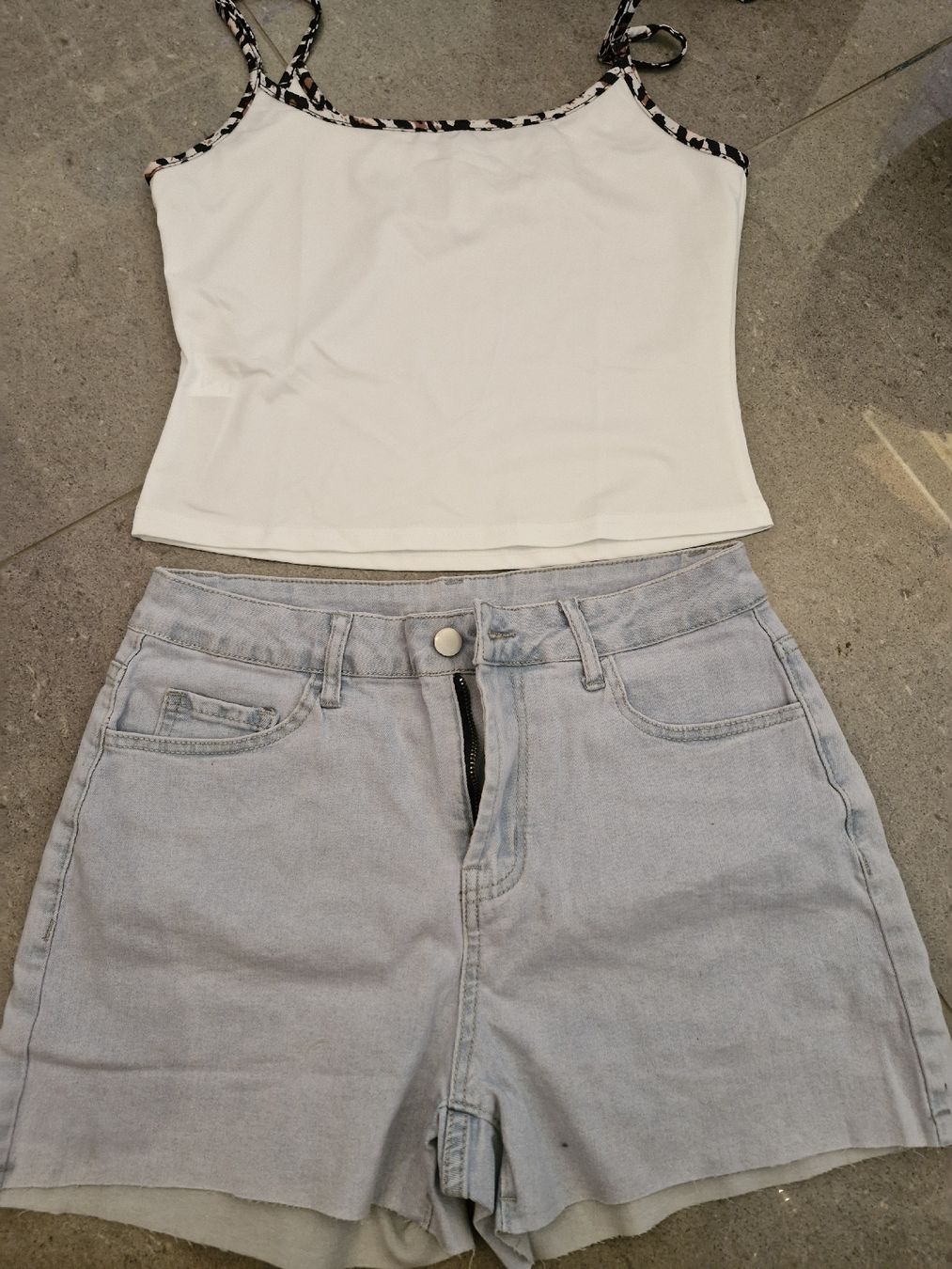 Kleiderpakete: Sommer Set: Top Gr. M & Jeans Shorts Gr. L – Neu (gemäss Beschreibung) aus Hergiswil LU von 88winu