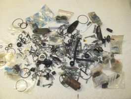 Lot VESPA PIAGGIO GILERA Kleinteile Schrauben etc.