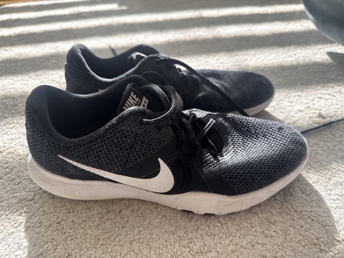 Nike Scarpe da donna: Nike Training Schuhe schwarz weiss – Usato da St. Niklausen LU venduto da car_2562