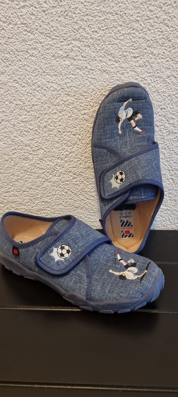 Scarpe per ragazzi: Hausschuhe 36 Elefanten – Usato da Glattpark(Opfikon) venduto da TatianaVladimirova 6